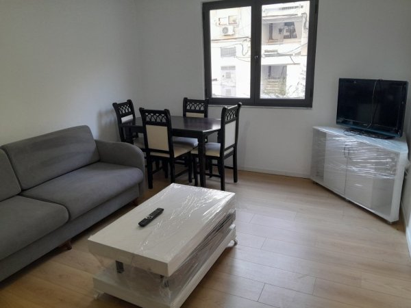 Tirane, jepet me qera apartament 1+1+Aneks Kati 2, 59 m² (Irfan Tomini)