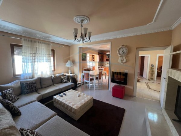 Tirane, shitet apartament 2+1 Kati 4, 90 m² 175.000 € (Rruga e Kavajes)