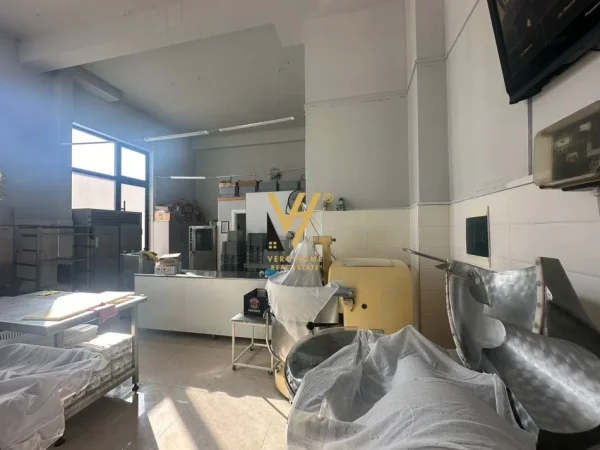 Tirane, shitet dyqan Kati 0, 115 m² 270.000 € (RRUGA E DIBRES)