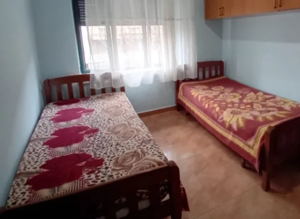 Tirane, jepet me qera apartament 1+1 Kati 1, 60 m² (Pran Nela 5,Astir)