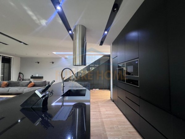 Durres, jepet me qera Vile 2 Katshe Kati 1, 182 m² 7.500 € (Vala Mar Residence Gjiri i Lalezit)