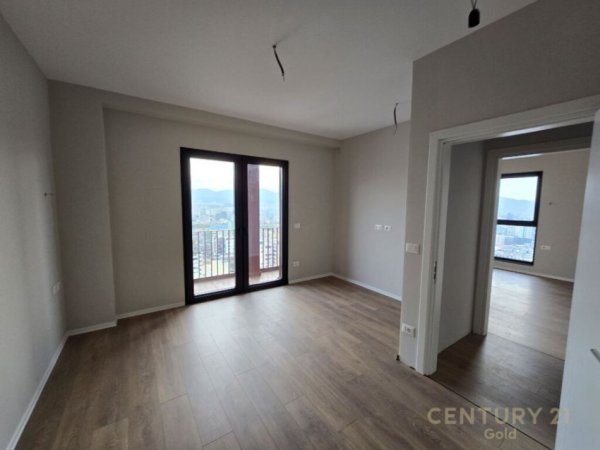 Tirane, jepet me qera zyre Kati 17, 160 m² (Garden Building)