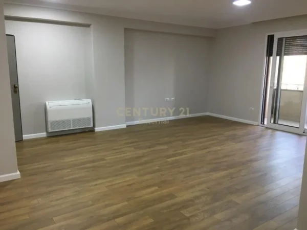 Tirane, jepet me qera zyre Kati 5, 110 m² 1.000 € (Myslym Shyri)