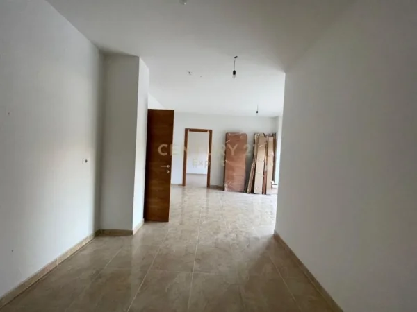 Tirane, jepet me qera zyre Kati 3, 144 m² 1.500 € (Ish Blloku)