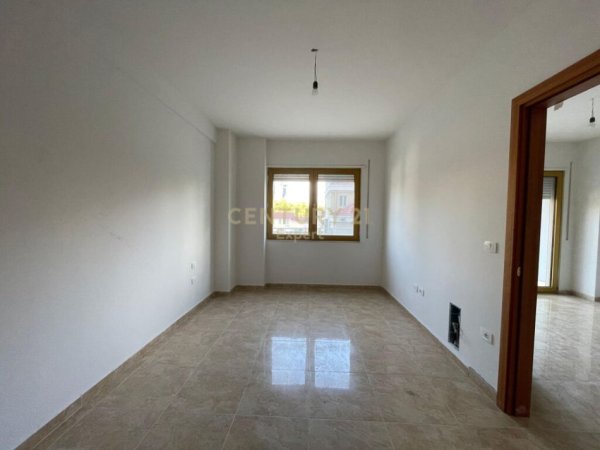Tirane, jepet me qera zyre Kati 3, 144 m² 1.500 € (Ish Blloku)