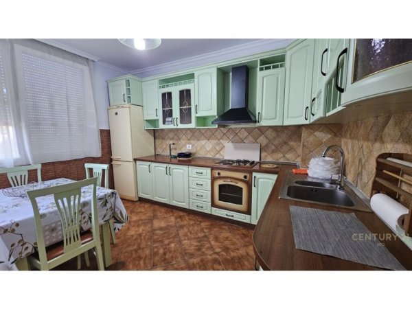 Tirane, jepet me qera apartament 2+1+Aneks+Ballkon Kati 6, 109 m² 800 € (Ish ekspozita)