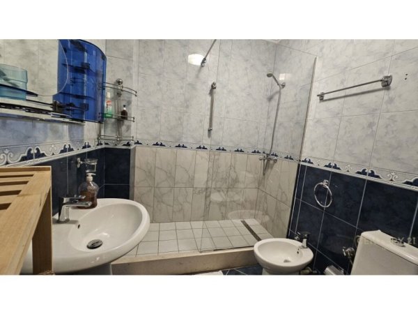 Tirane, jepet me qera apartament 2+1+Aneks+Ballkon Kati 6, 109 m² 800 € (Ish ekspozita)