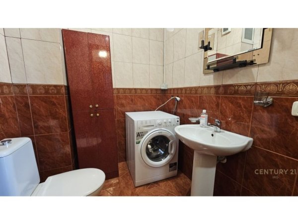 Tirane, jepet me qera apartament 2+1+Aneks+Ballkon Kati 6, 109 m² 800 € (Ish ekspozita)