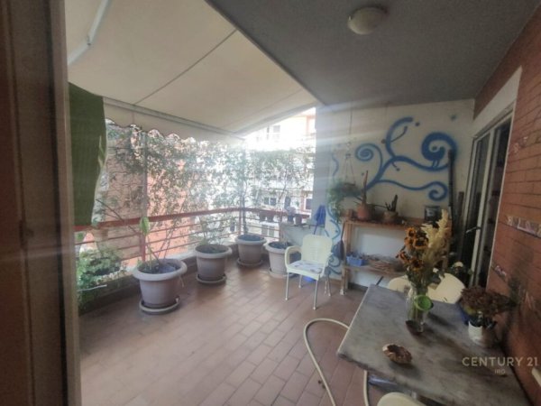 Tirane, jepet me qera apartament 3+1+Aneks+Ballkon Kati 4, 102 m² 850 € (Liqeni i Thate)