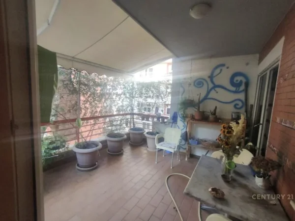 Tirane, jepet me qera apartament 3+1+Aneks+Ballkon Kati 4, 102 m² 850 € (Liqeni i Thate)