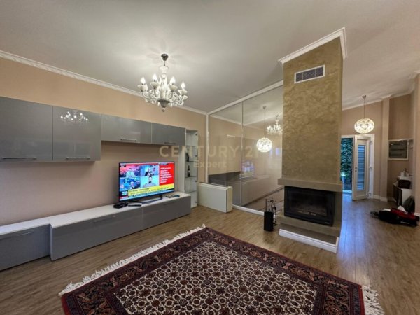 Tirane, jepet me qera Vile 2 Katshe Kati 2, 533 m² 2.200 € (LONG HILL RESIDENCE)