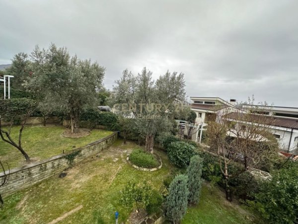 Tirane, jepet me qera Vile 2 Katshe Kati 2, 533 m² 2.200 € (LONG HILL RESIDENCE)