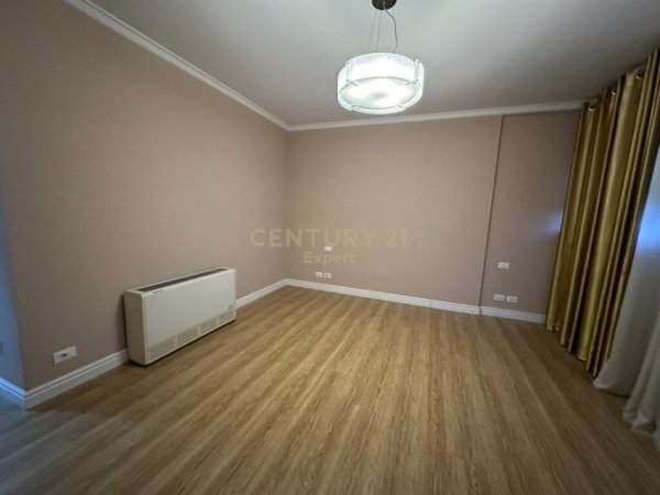 Tirane, jepet me qera Vile 2 Katshe Kati 2, 533 m² 2.200 € (LONG HILL RESIDENCE)