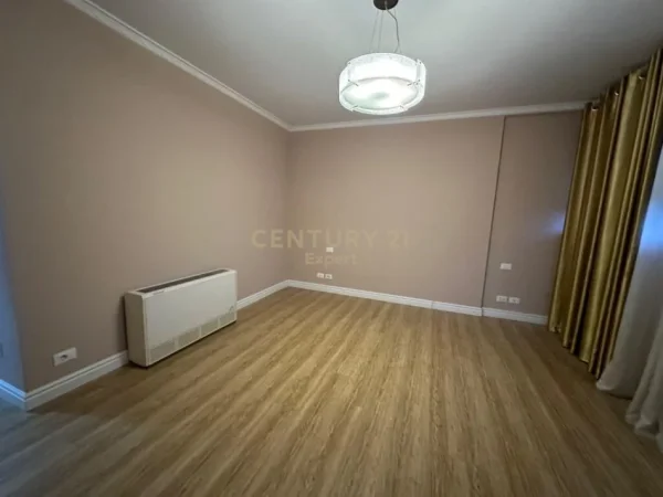 Tirane, jepet me qera Vile 2 Katshe Kati 2, 533 m² 2.200 € (LONG HILL RESIDENCE)