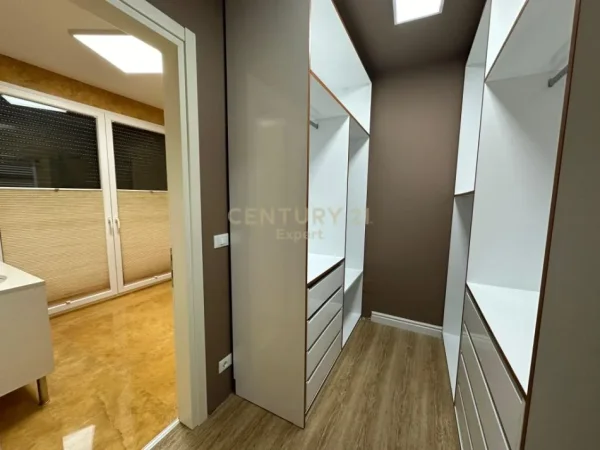 Tirane, jepet me qera Vile 2 Katshe Kati 2, 533 m² 2.200 € (LONG HILL RESIDENCE)