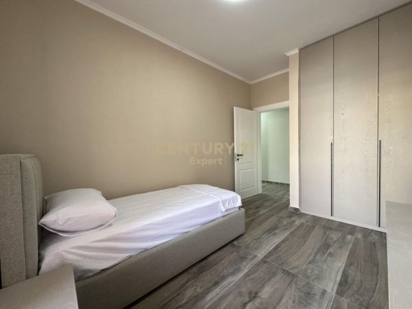 Tirane, jepet me qera Vile 2 Katshe Kati 2, 700 m² 2.000 € (Sauk)