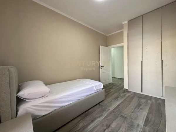 Tirane, jepet me qera Vile 2 Katshe Kati 2, 700 m² 2.000 € (Sauk)