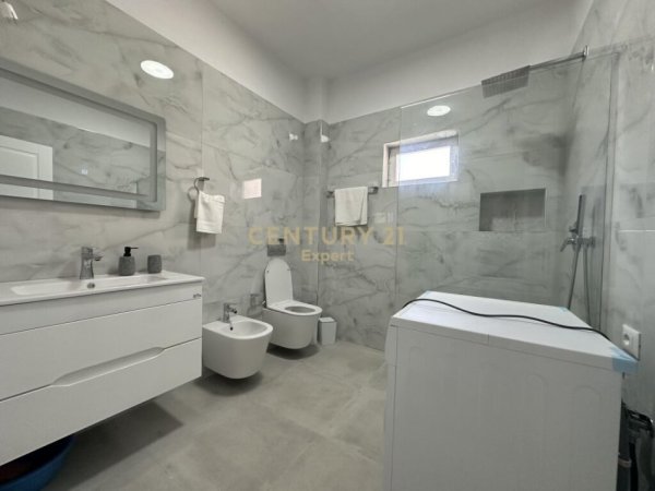 Tirane, jepet me qera Vile 2 Katshe Kati 2, 700 m² 2.000 € (Sauk)