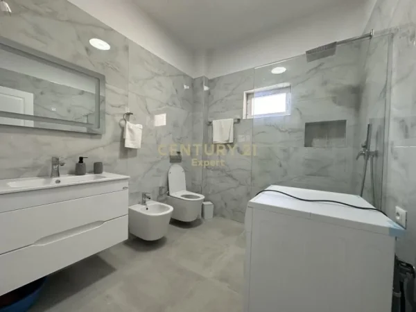 Tirane, jepet me qera Vile 2 Katshe Kati 2, 700 m² 2.000 € (Sauk)
