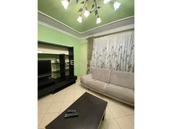 Tirane, jepet me qera apartament 3+1+Aneks+Ballkon Kati 3, 125 m² 600 € (Ali Demi)