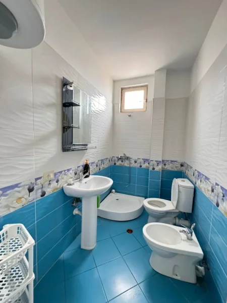 Durres, jepet me qera apartament 2+1+Aneks+Ballkon Kati 8, 110 m² 400 € (Ish Rajoni)