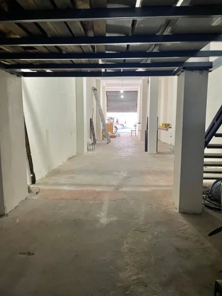 Durres, jepet me qera ambjent biznesi Kati 0, 90 m² 450 € (Rruga Egnatia)