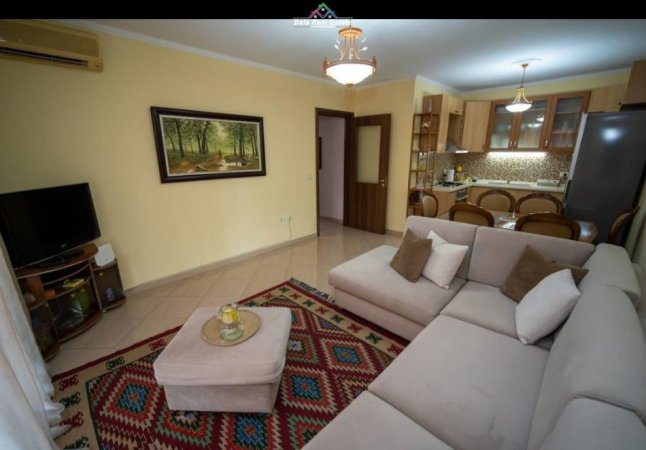 Tirane, jepet me qera apartament 1+1+Ballkon Kati 6, 70 m² 500 € (Jordan Misja)
