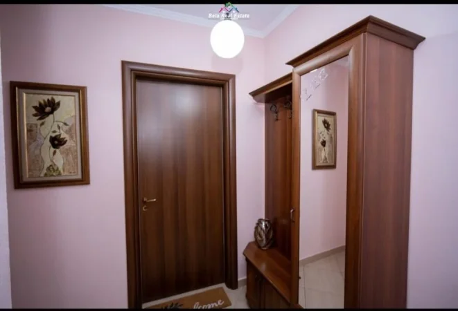 Tirane, jepet me qera apartament 1+1+Ballkon Kati 6, 70 m² 500 € (Jordan Misja)