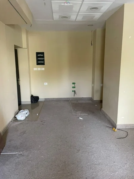 Tirane, jepet me qera dyqan Kati 2, 100 m² 2000 € (Shallvaret)
