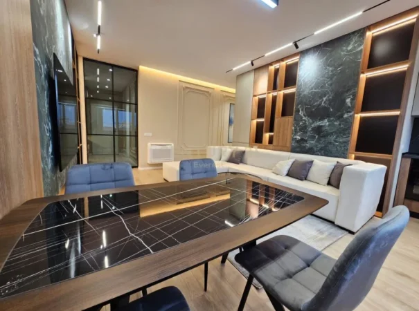 Tirane, jepet me qera apartament 2+1 Kati 8, 117 m² 1.600 € (Rruga e Barrikadave)