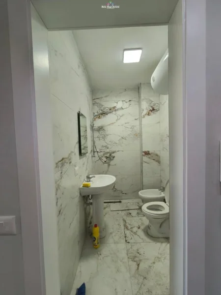 Tirane, jepet me qera apartament 1+1+Ballkon , 55 m² 520 € (ali demi)