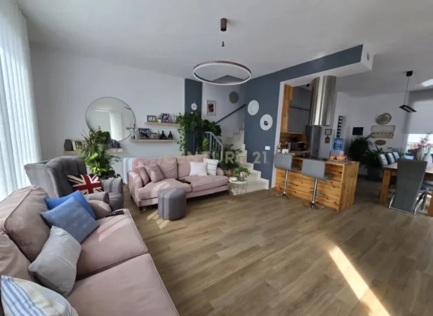 Durres, shitet Vile 3+1 Kati 2, 320 m² 398.000 € (Gjiri I Lalzit)