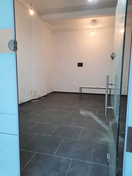 Tirane, shitet dyqan , 57 m² 68.000 € (Ardeno)