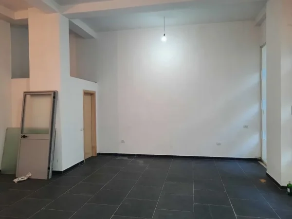 Tirane, shitet dyqan , 57 m² 68.000 € (Ardeno)