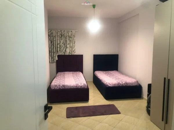 Tirane, jepet me qera apartament 2+1 Kati 3, 100 m² 650 € (Komuna E Parisit)
