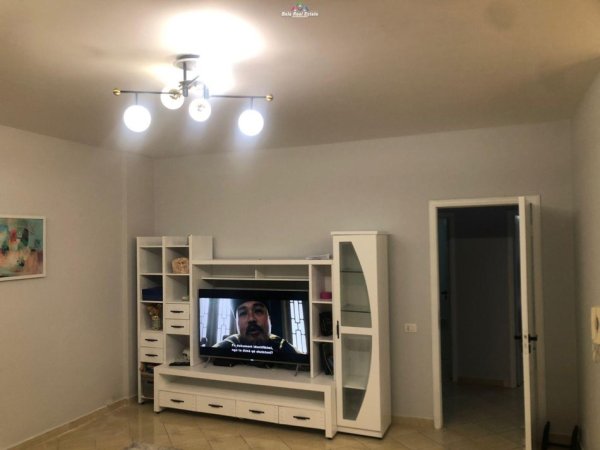 Tirane, jepet me qera apartament 2+1 Kati 3, 100 m² 650 € (Komuna E Parisit)