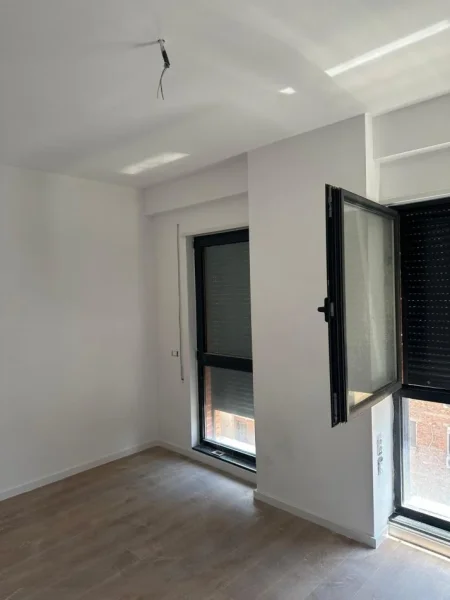 Tirane, jepet me qera ambjent biznesi Kati 2, 67 m² 800 € (Myslym Shyri)