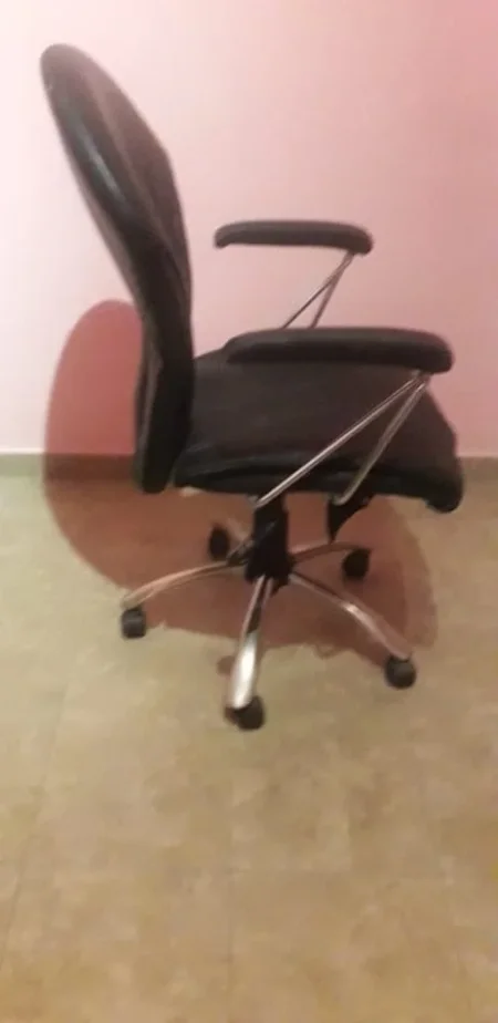 Tirane, shes  karrike zyre te rrotullushme .4500 lek