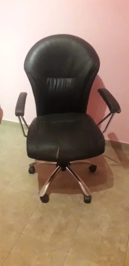 Tirane, shes  karrike zyre te rrotullushme .4500 lek