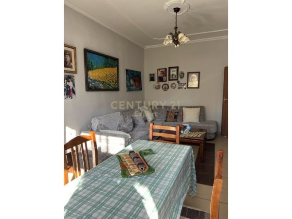Tirane, jepet me qera apartament 3+1+Aneks+Ballkon Kati 4, 100 m² 650 € (Pazari i Ri)