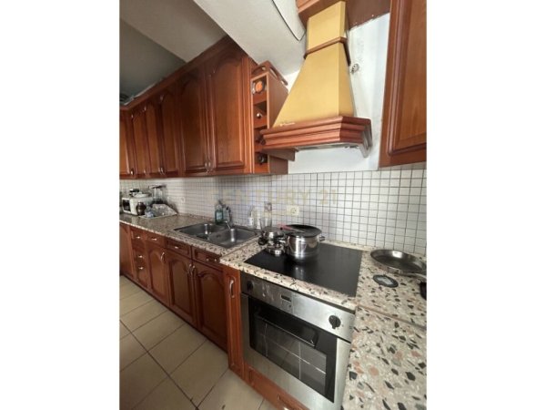 Tirane, jepet me qera apartament 3+1+Aneks+Ballkon Kati 4, 100 m² 650 € (Pazari i Ri)