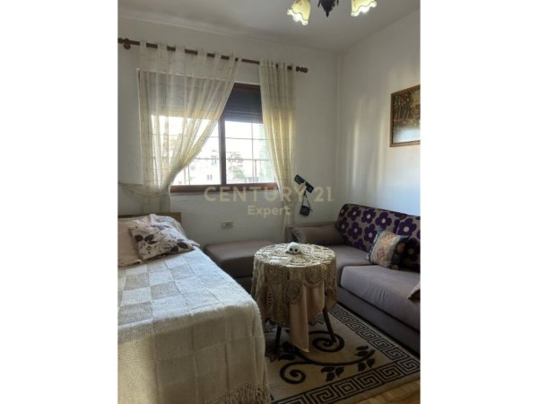 Tirane, jepet me qera apartament 3+1+Aneks+Ballkon Kati 4, 100 m² 650 € (Pazari i Ri)