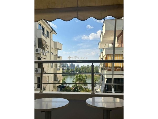 Tirane, jepet me qera apartament 3+1+Aneks+Ballkon Kati 3, 120 m² 800 € (Liqeni i Thate)