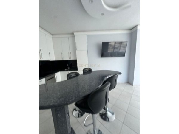 Tirane, jepet me qera apartament 3+1+Aneks+Ballkon Kati 3, 120 m² 800 € (Liqeni i Thate)