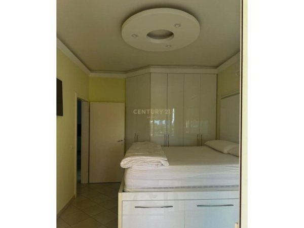 Tirane, jepet me qera apartament 3+1+Aneks+Ballkon Kati 3, 120 m² 800 € (Liqeni i Thate)