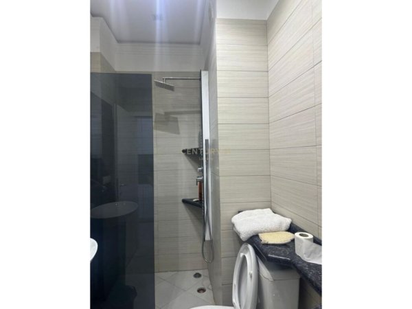 Tirane, jepet me qera apartament 3+1+Aneks+Ballkon Kati 3, 120 m² 800 € (Liqeni i Thate)
