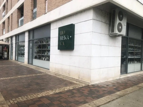 Tirane, jepet me qera ambjent biznesi 154m2o Kati 0, 1.700 € (Don Bosco Tirane)