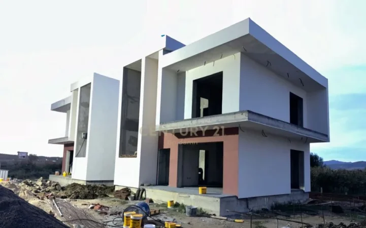 Tirane, shitet Vile 4+1 Kati 3, 684 m² 340.000 € (Gjiri I Lalzit)