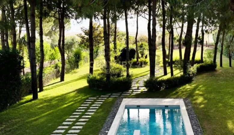 Durres, shitet Vile 4+1 Kati 2, 366 m² 1.200.000 € (Gjiri I Lalzit)