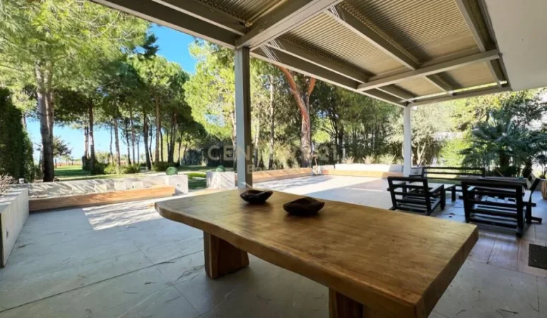 Durres, shitet Vile 4+1 Kati 2, 366 m² 1.200.000 € (Gjiri I Lalzit)